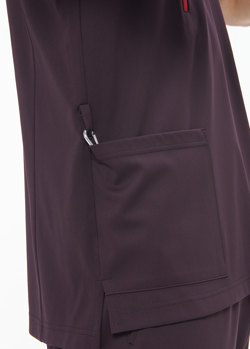 右脇キーループ　鍵やストラップなどをかけるループです。