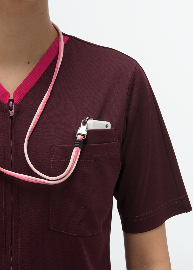 胸ポケットの内側にPHS用のポケットがあります。