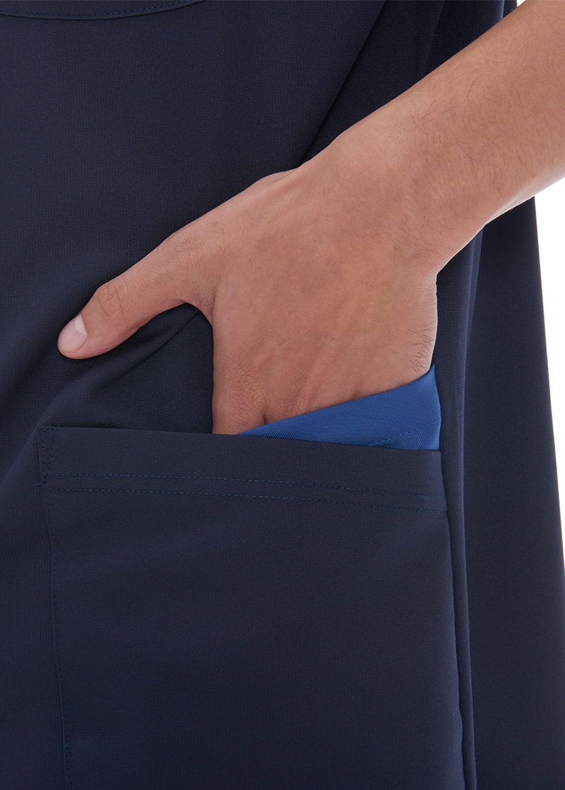 左腰ダブルポケット　ペンなどを分類して収納できます。